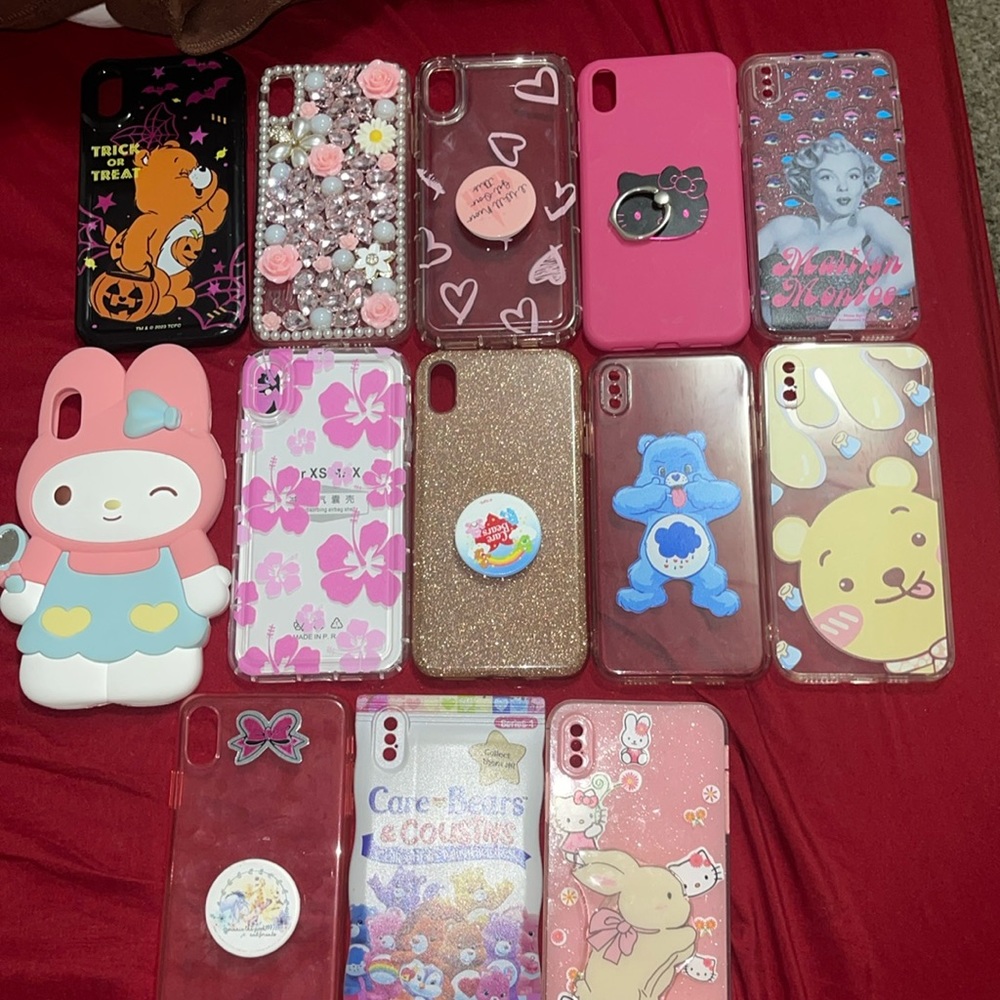 SOLD 13 XS MAX IPHONE CASES BUNDLE